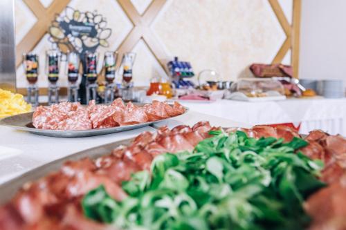 Makanan di atau berdekatan hotel