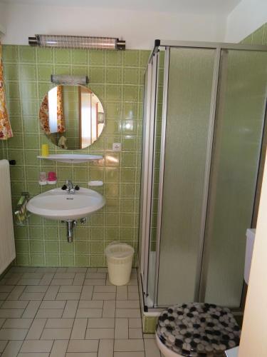 Koupelna v ubytování Biohof Haus Wieser
