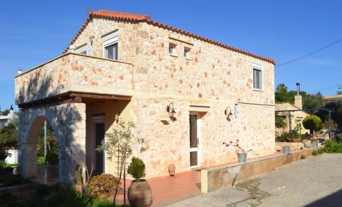 Gallery image of Rumpis Traditional House in Kambánion
