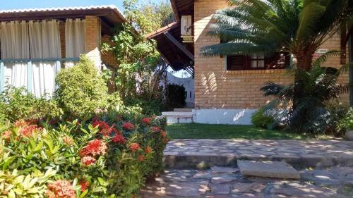 Un jardín fuera de Pousada 7 Mares