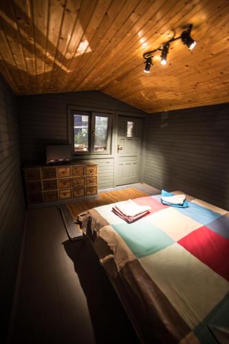 a bedroom with a large bed with a wooden ceiling at Enpi Lake Resort in Iaşi