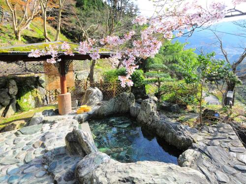 旅館の近くで見られる自然の景観