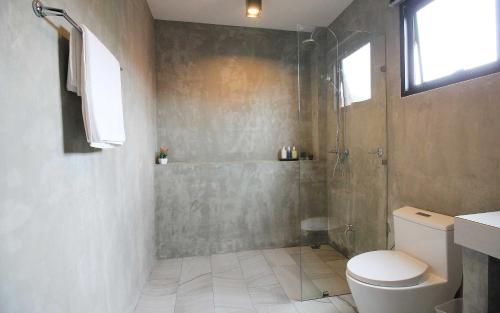 Bilik mandi di Unique Loft Apartment