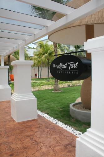 Taman di luar Dash Resort Langkawi