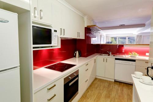 Una cocina o cocineta en Alpine View Apartments