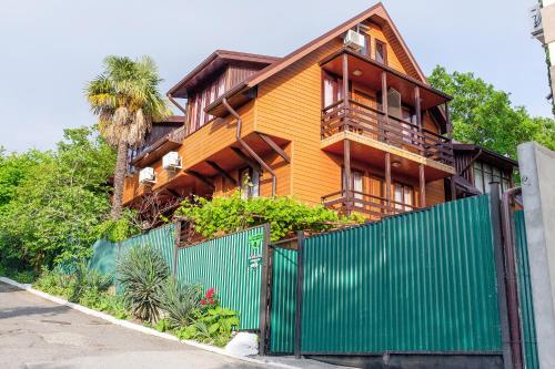 Edificio en el que se encuentra el hostal o pensión