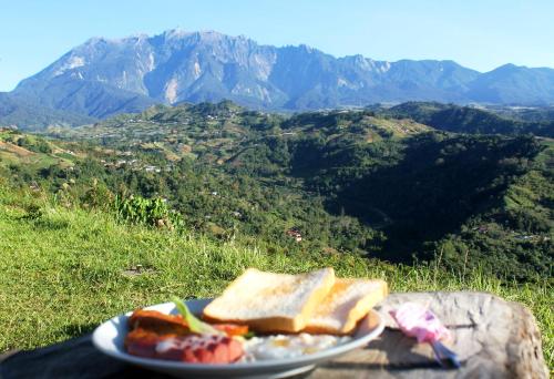 Nespecifikovaný výhled na hory nebo výhled na hory při pohledu z rezortu
