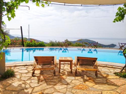 Piscina di Zephyros Hotel o nelle vicinanze