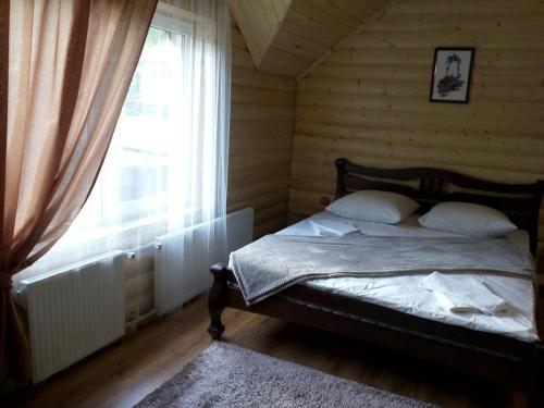 Кровать или кровати в номере Садиба у Брусків