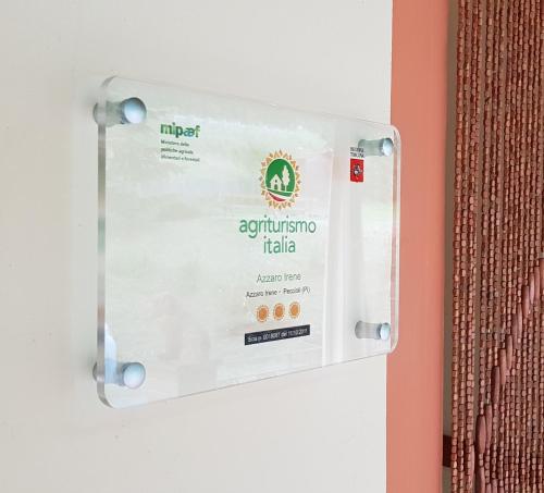 a lightswitch on a wall with a sign on it at Podere Chiasso Gherardo in Peccioli