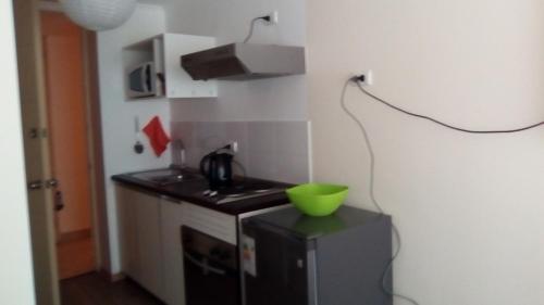 Virtuve vai virtuves zona naktsmītnē Depto Edificio Vida Urbana