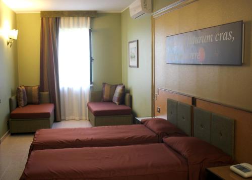 Un pat sau paturi într-o cameră la Hotel Orazio