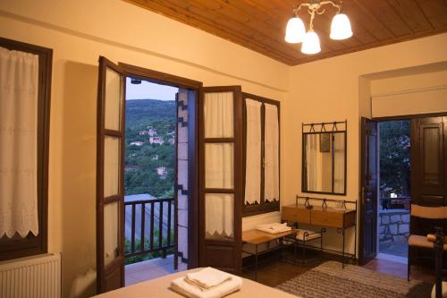 a room with a bathroom with a view of a balcony at Tholos in Áno Dholianá