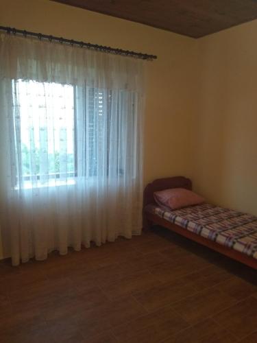A bed or beds in a room at Apartman "Marko"