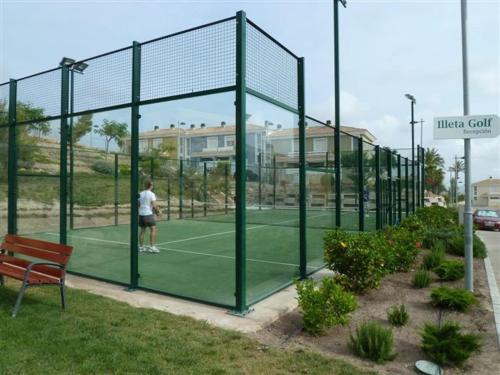 Tenis a/nebo squash v ubytování Illeta golf nebo okolí