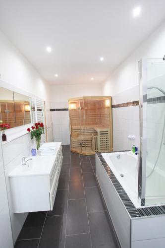 a bathroom with two sinks and a shower at Apartments-Leipzig in Leipzig