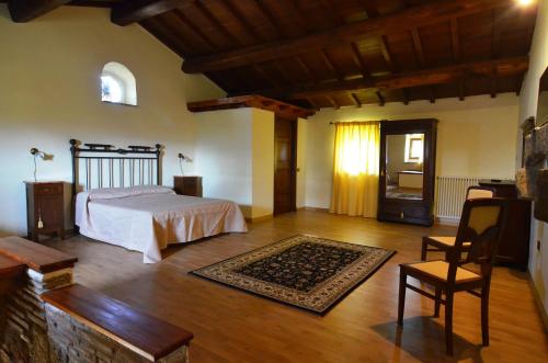 Ένα ή περισσότερα κρεβάτια σε δωμάτιο στο Magica Torre Medievale
