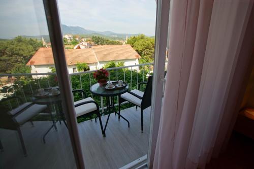 a balcony with a table and chairs on a balcony at Villa Volga in Jelsa