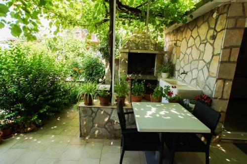 a table and chairs on a patio with plants at Villa Volga in Jelsa