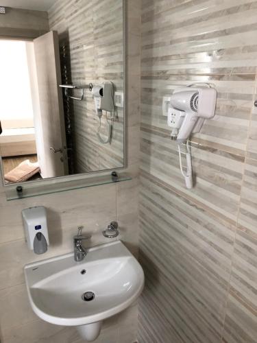 Ένα μπάνιο στο Al Mare apartments Budva