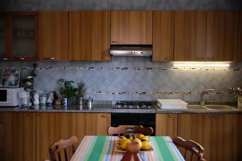 Kuchyň nebo kuchyňský kout v ubytování Lemontree House Bacoli