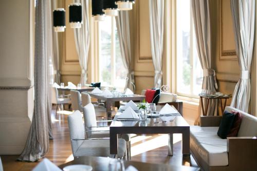 Um restaurante ou outro lugar para comer em Sofitel Montevideo Casino Carrasco & Spa