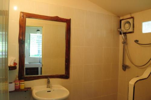 Ванна кімната в Pai Iyara Resort