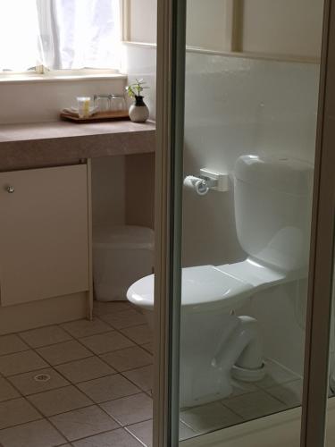 A bathroom at Park Avenue Holiday Units