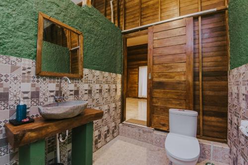 Koupelna v ubytování Devadav Hostel (Bunk Bed) Nusa Lembongan