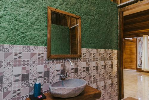 a bathroom with a sink and a mirror at Devadav Hostel (Bunk Bed) Nusa Lembongan in Nusa Lembongan