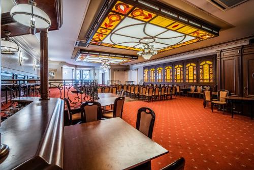 Reštaurácia alebo iné gastronomické zariadenie v ubytovaní Great Polonia Świdnica City Center
