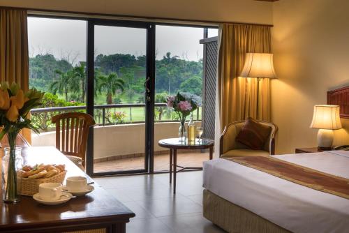 Postel nebo postele na pokoji v ubytování Le Grandeur Palm Resort Johor