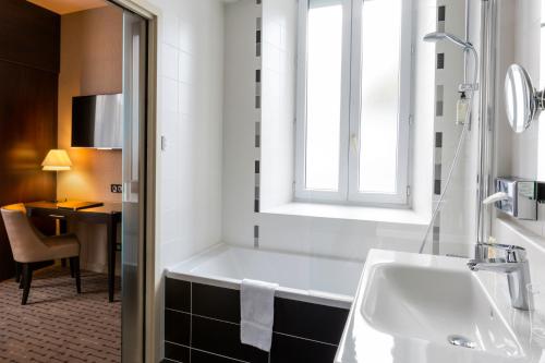 Un baño de Best Western Plus Richelieu