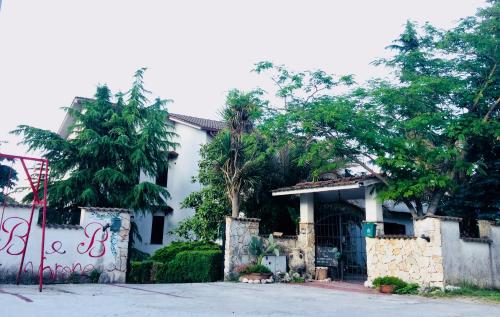 a house with graffiti on the side of it at Affittacamere Varone in Montaquila