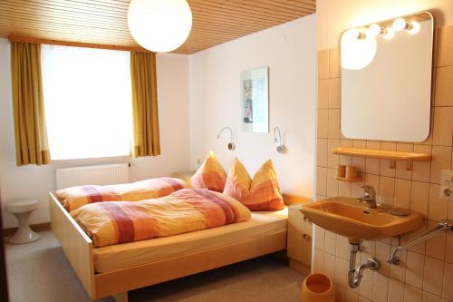 Postel nebo postele na pokoji v ubytování Steiert Panorama Apartments Todtnau