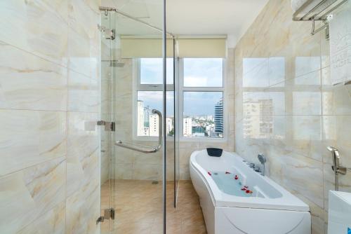 a bathroom with a bath tub and a shower at Nhat Minh Hotel and Apartment in Da Nang