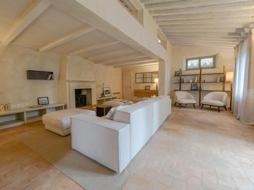 Ruang duduk di Argiano Dimore Wine Relais