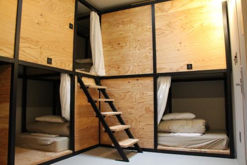 Guesthouse ushiyado emeletes ágyai egy szobában