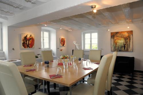 Gallery image of Rhein River Guesthouse - direkt am Rhein in Leverkusen