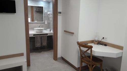 Kuchyň nebo kuchyňský kout v ubytování Hostal Cervantes Playa