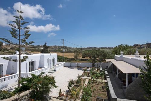 a view of a house with a garden at Anais in Mikonos