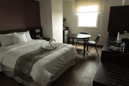 a hotel room with a bed with a swan on it at Lithio Hotel in Veracruz