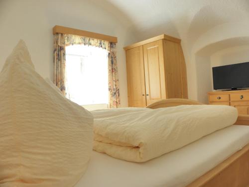 a bedroom with a large bed and a window at Waldner's Ferienwohnung in Hermagor