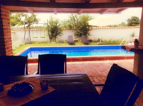 Πισίνα στο ή κοντά στο Ema Holiday Home