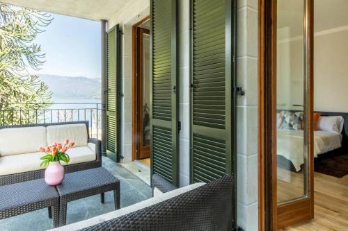 Zdjęcie z galerii obiektu Stylish JOIVY Flat with Garden w mieście Pognana Lario