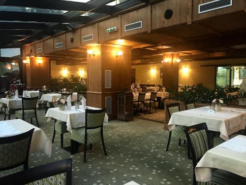 Reštaurácia alebo iné gastronomické zariadenie v ubytovaní Smrek Martina Apr.č.57