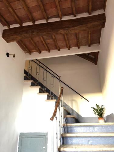a staircase in a house with wooden ceilings at B&B Dimor'à in Pitigliano