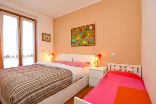 Легло или легла в стая в Sirmione Beach Apartment