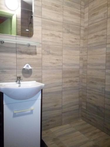 a bathroom with a sink and a mirror at Nakvynė Anykščių centre in Anykščiai