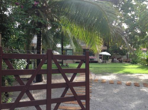 Taman di luar Recanto Ubuntu